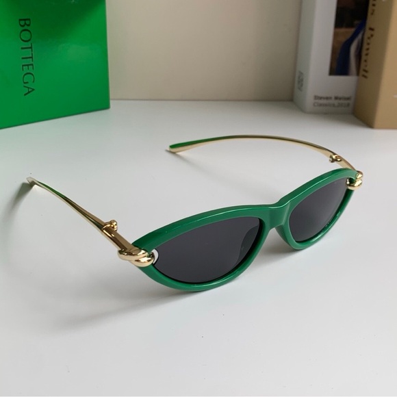 Accessories - 🤎Bottega Veneta Green Gold Cat Eye Sunglasses